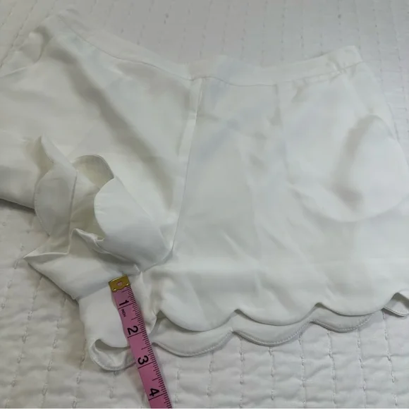 The Impeccable Pig White Scalloped High Waist Shorts With Elastic on Waist - Picture 6 of 11